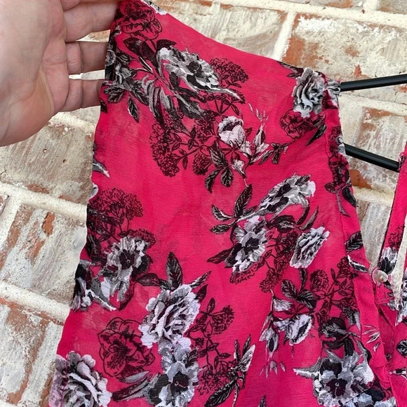 Torrid Pink Floral Flutter Sleeve Tiered Blouse - Picture 9 of 12